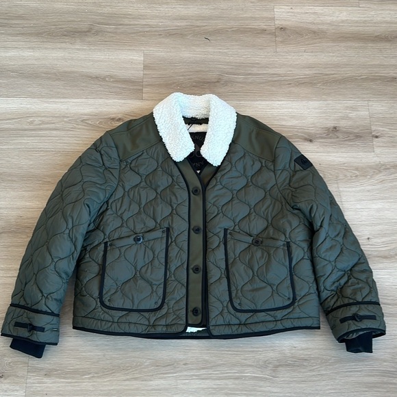 Moose Knuckles
Webster Jacket women size large - Picture 6 of 12